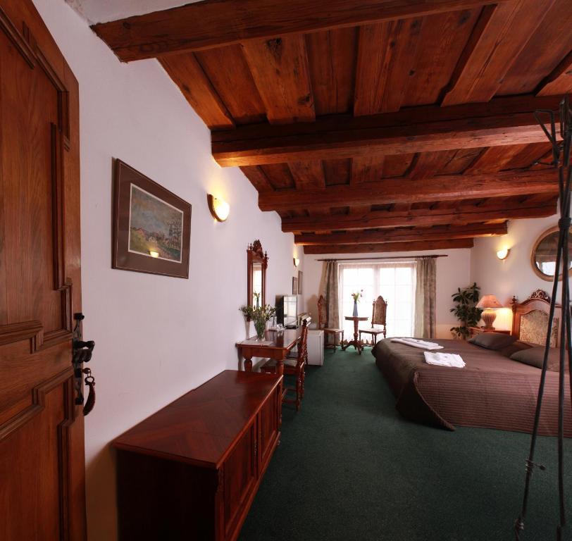 Hotel Zlaty Kohout มลาดาโบเลสลัฟ ภายนอก รูปภาพ