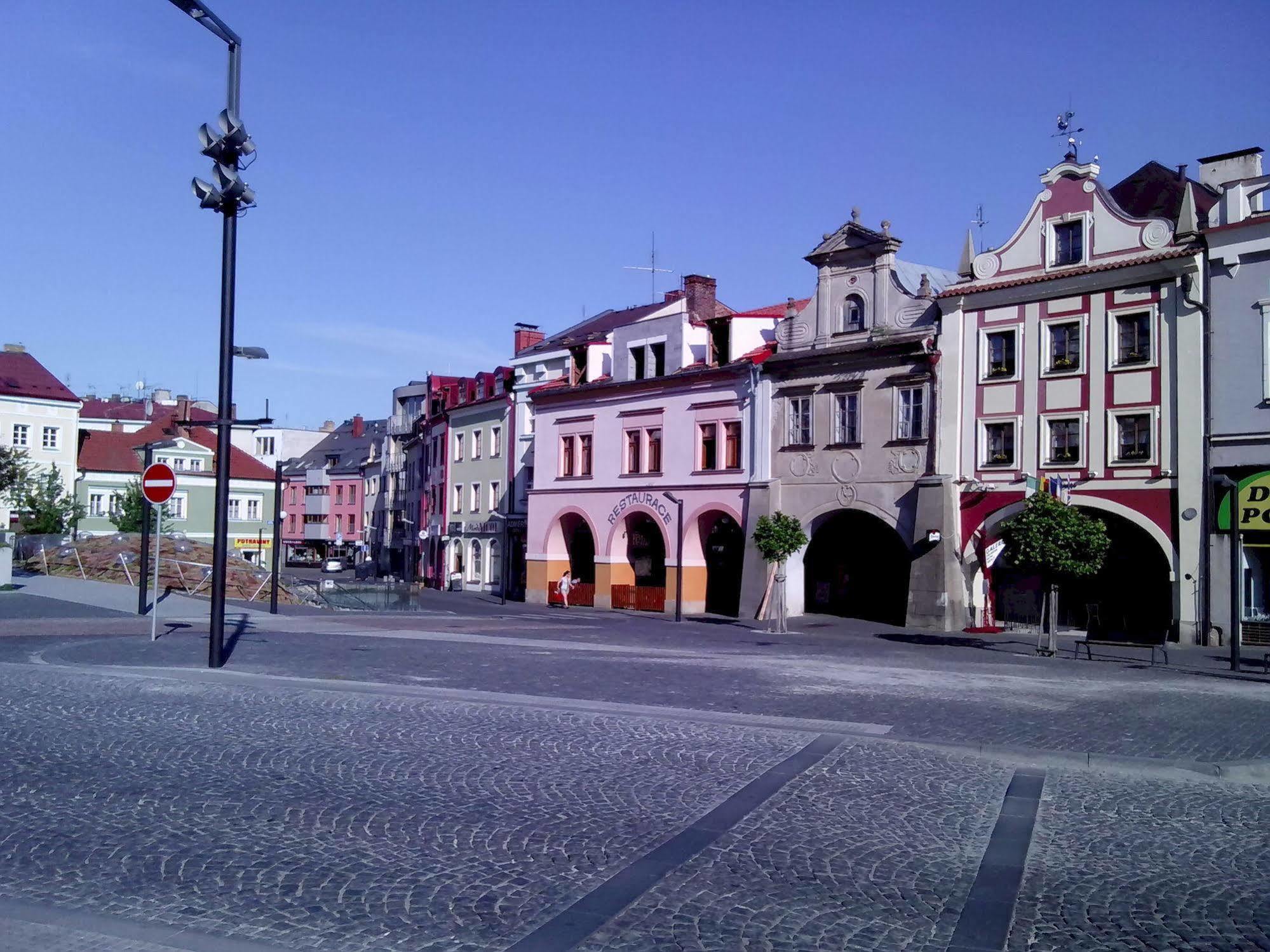 Hotel Zlaty Kohout มลาดาโบเลสลัฟ ภายนอก รูปภาพ