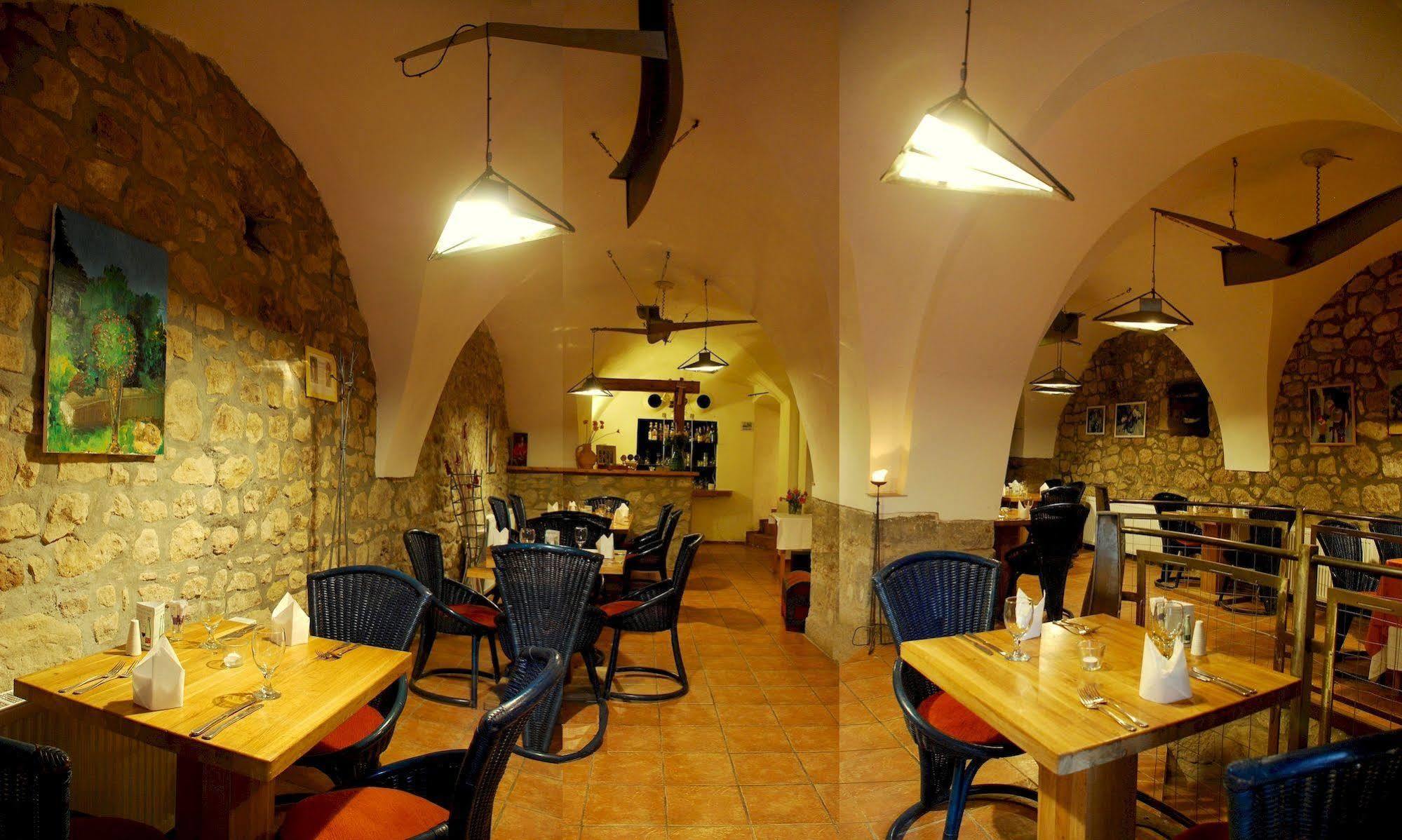 Hotel Zlaty Kohout มลาดาโบเลสลัฟ ภายนอก รูปภาพ