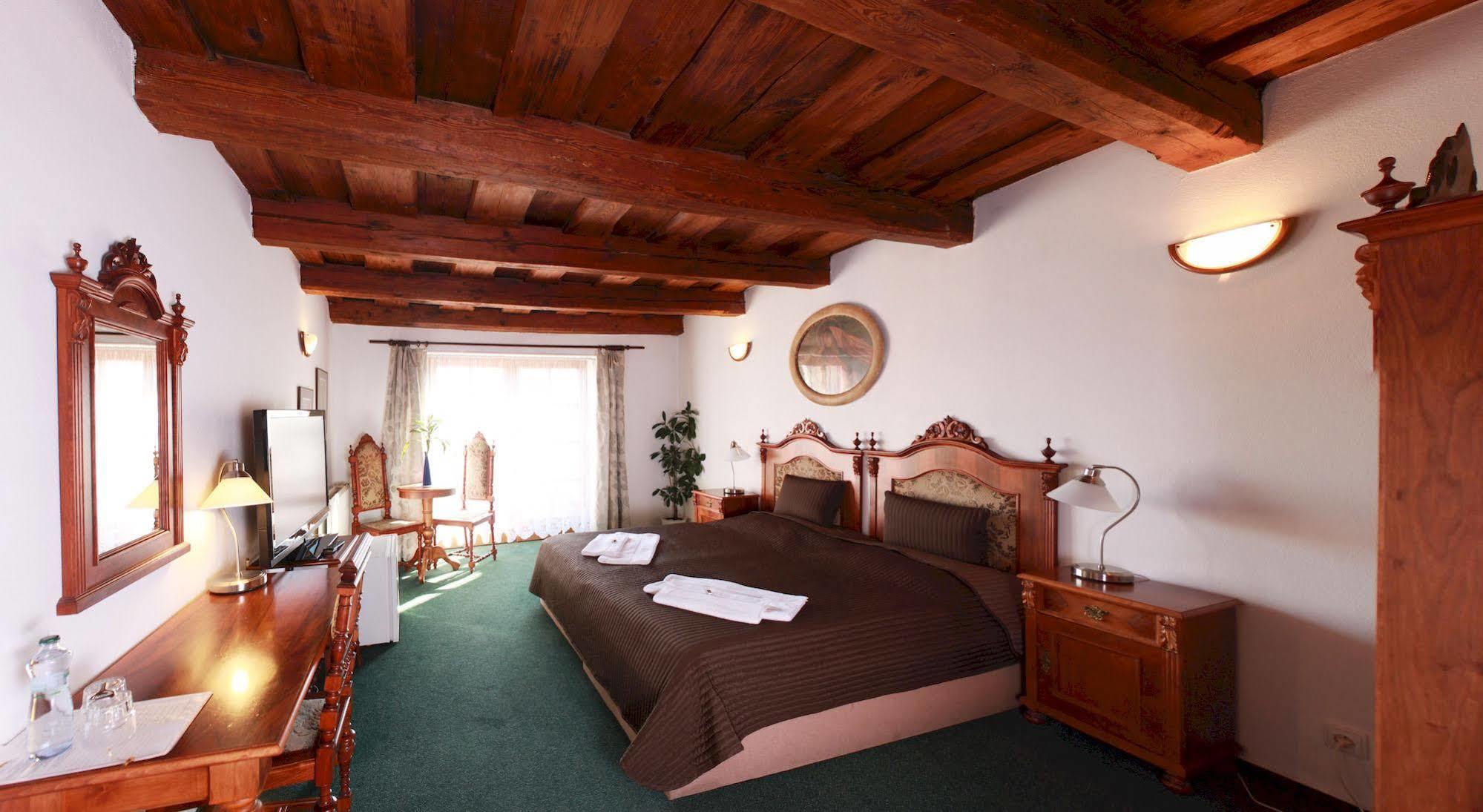 Hotel Zlaty Kohout มลาดาโบเลสลัฟ ภายนอก รูปภาพ
