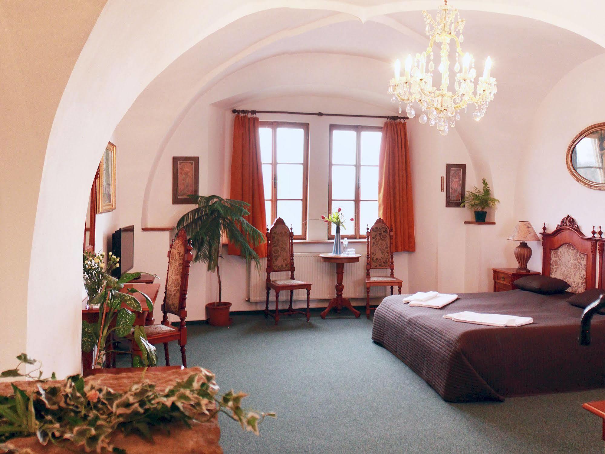 Hotel Zlaty Kohout มลาดาโบเลสลัฟ ภายนอก รูปภาพ