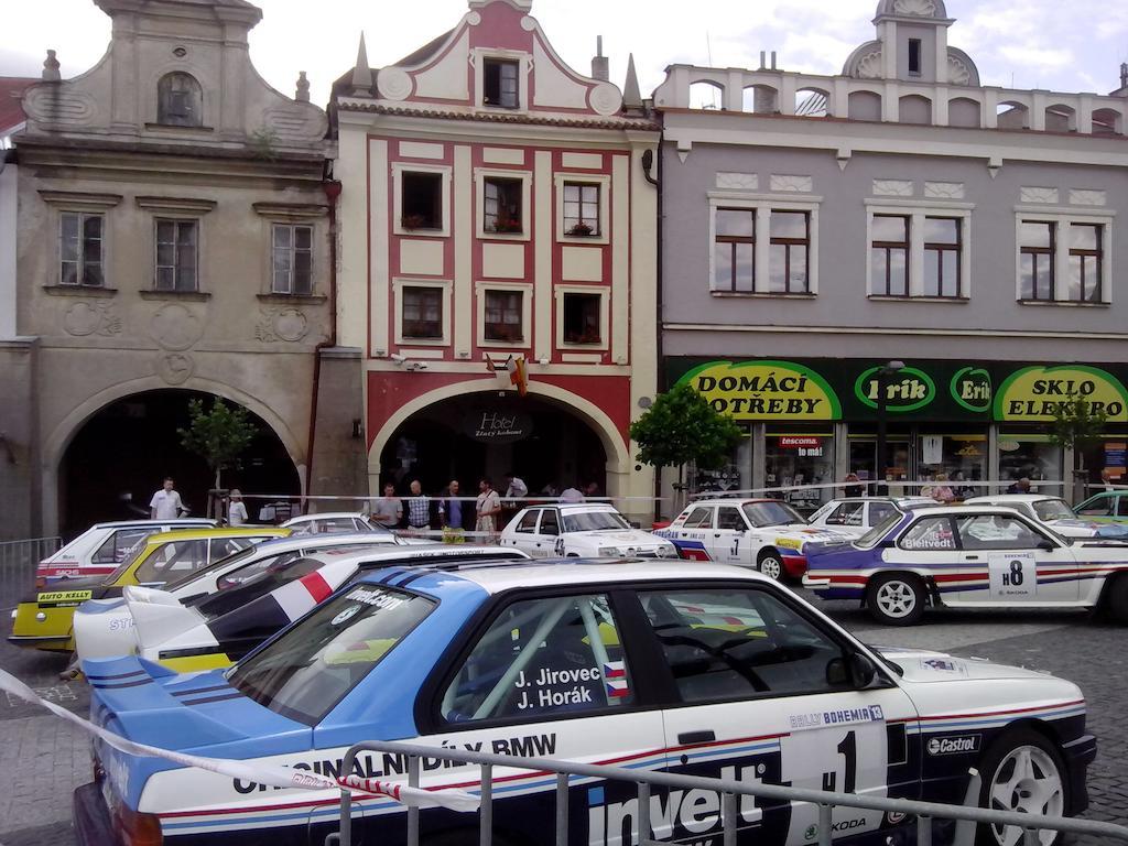 Hotel Zlaty Kohout มลาดาโบเลสลัฟ ภายนอก รูปภาพ