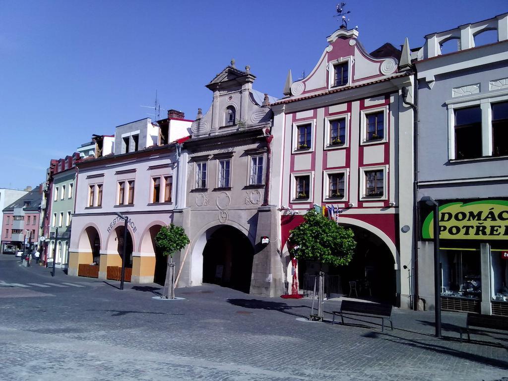 Hotel Zlaty Kohout มลาดาโบเลสลัฟ ภายนอก รูปภาพ